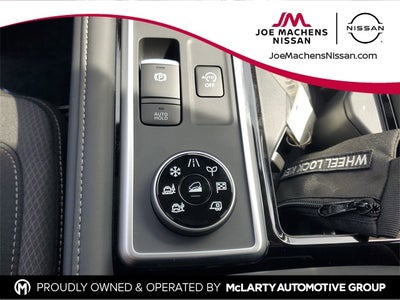 2025 Nissan Pathfinder SV