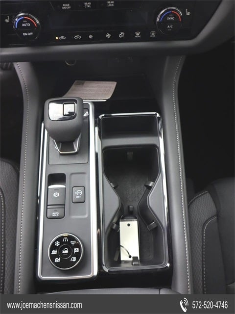 2025 Nissan Pathfinder SV