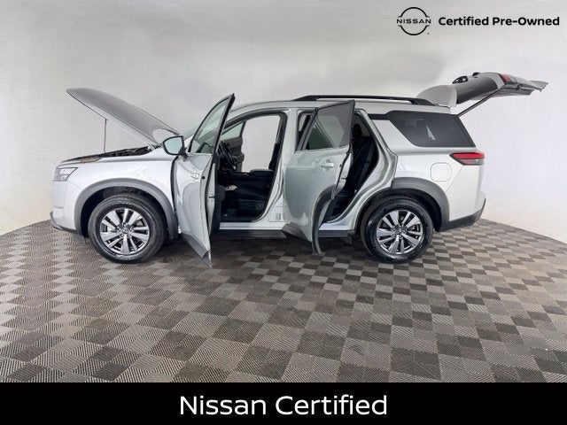 2025 Nissan Pathfinder SV