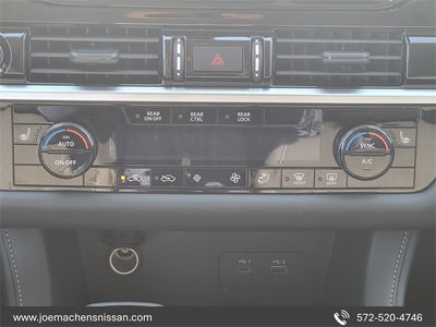 2025 Nissan Pathfinder SV