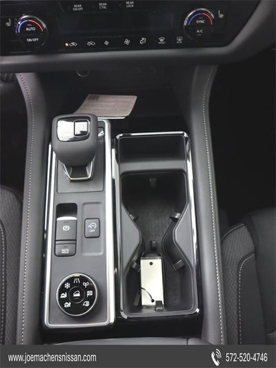 2025 Nissan Pathfinder SV