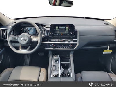 2025 Nissan Pathfinder SL