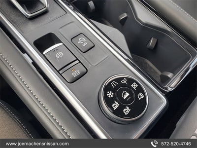 2025 Nissan Pathfinder SL