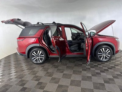 2022 Nissan Pathfinder Platinum