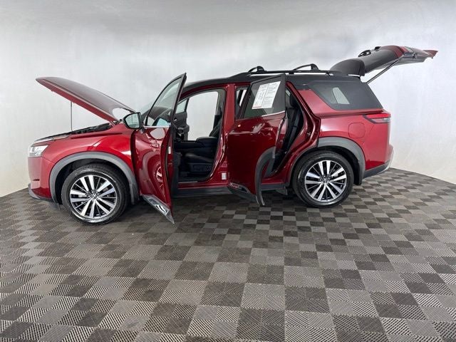 2022 Nissan Pathfinder Platinum