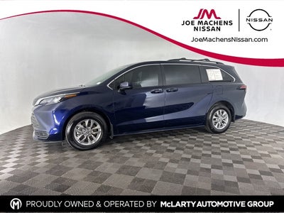 2025 Toyota Sienna LE 8 Passenger