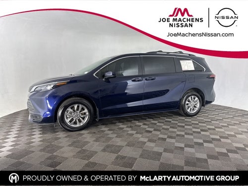 2025 Toyota Sienna LE 8 Passenger