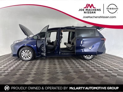 2025 Toyota Sienna LE 8 Passenger
