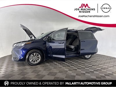 2025 Toyota Sienna LE 8 Passenger