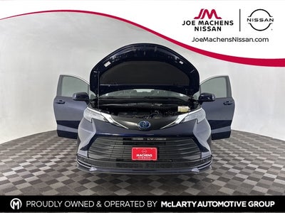 2025 Toyota Sienna LE 8 Passenger