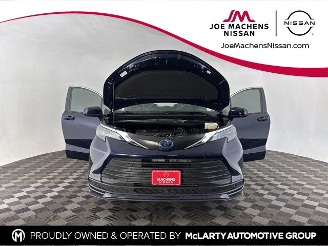 2025 Toyota Sienna LE 8 Passenger