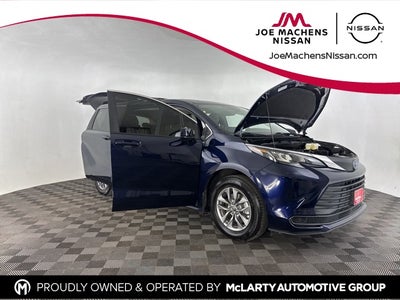 2025 Toyota Sienna LE 8 Passenger