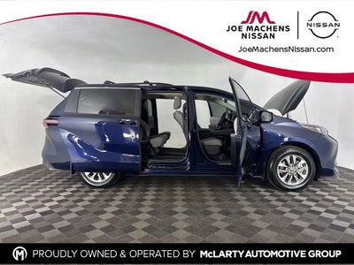 2025 Toyota Sienna LE 8 Passenger