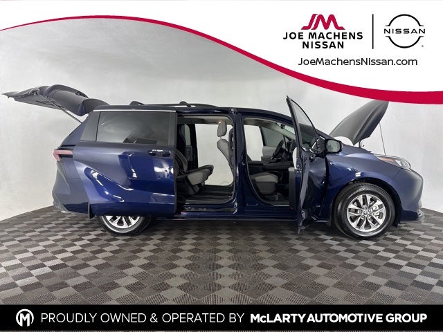 2025 Toyota Sienna LE 8 Passenger