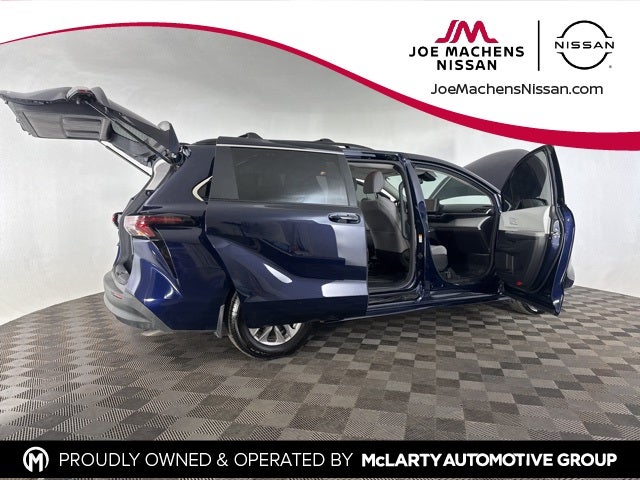 2025 Toyota Sienna LE 8 Passenger