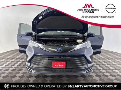 2025 Toyota Sienna LE 8 Passenger