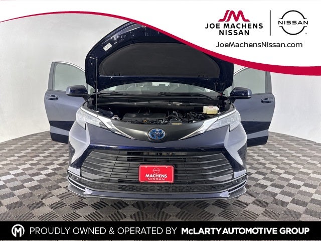 2025 Toyota Sienna LE 8 Passenger