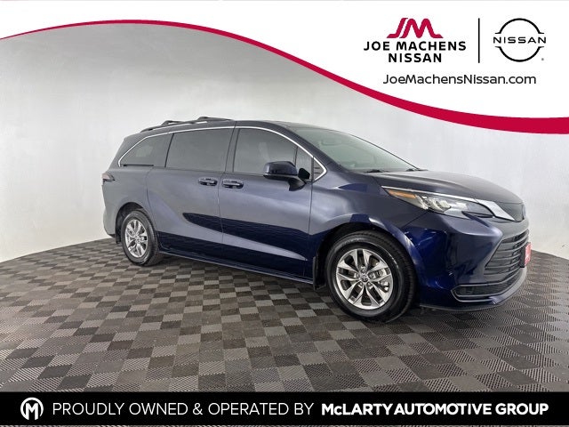 2025 Toyota Sienna LE 8 Passenger