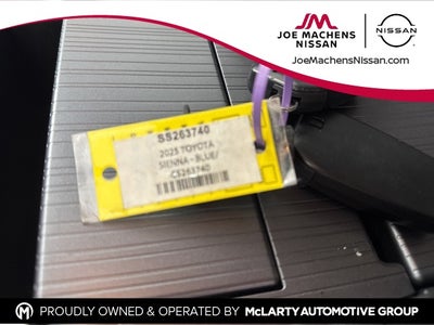 2025 Toyota Sienna LE 8 Passenger