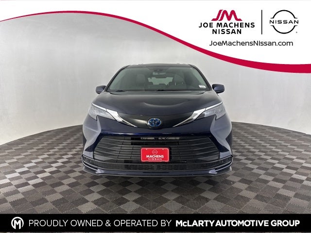 2025 Toyota Sienna LE 8 Passenger