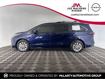 2025 Toyota Sienna LE 8 Passenger