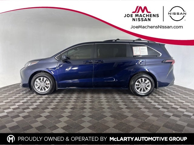 2025 Toyota Sienna LE 8 Passenger