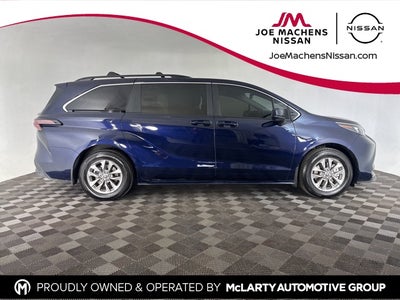 2025 Toyota Sienna LE 8 Passenger