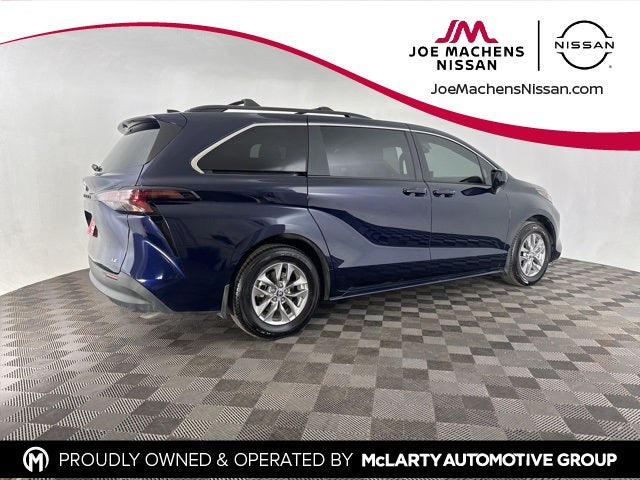 2025 Toyota Sienna LE 8 Passenger