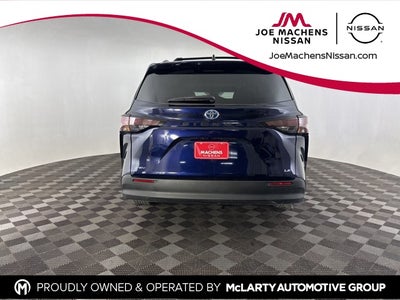 2025 Toyota Sienna LE 8 Passenger