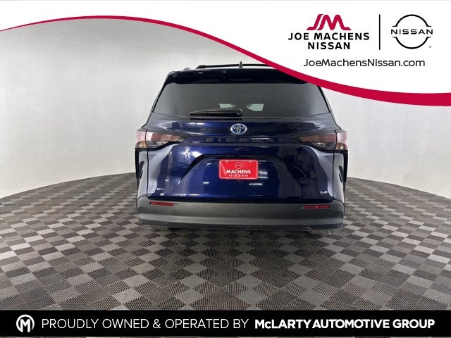 2025 Toyota Sienna LE 8 Passenger