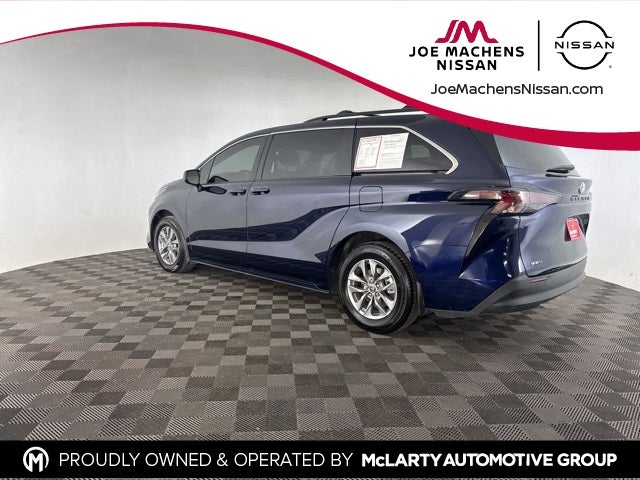 2025 Toyota Sienna LE 8 Passenger
