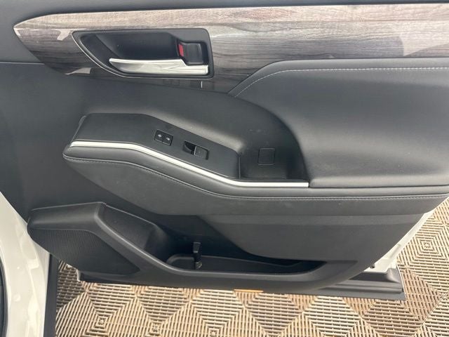 2024 Toyota Highlander Platinum