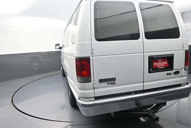 2010 Ford E-350SD XLT
