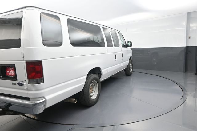 2010 Ford E-350SD XLT