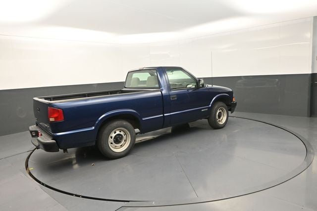 2002 Chevrolet S-10 Base