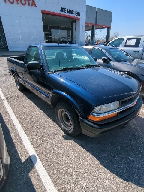 2002 Chevrolet S-10 Base