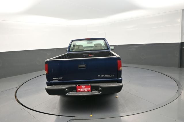 2002 Chevrolet S-10 Base