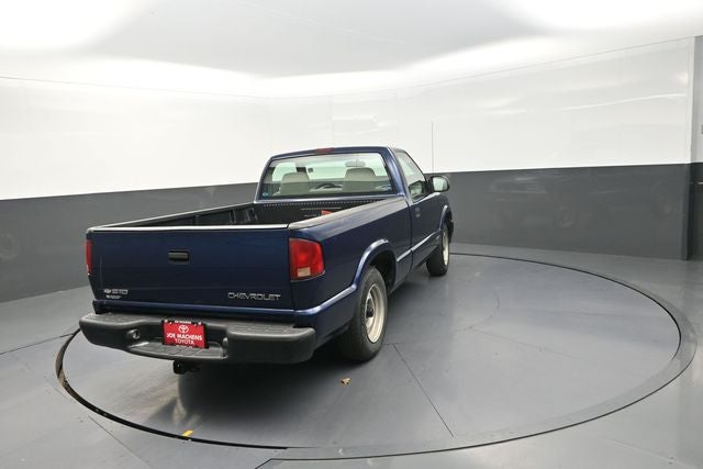 2002 Chevrolet S-10 Base
