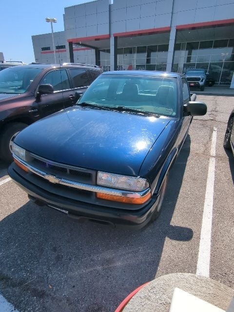 2002 Chevrolet S-10 Base