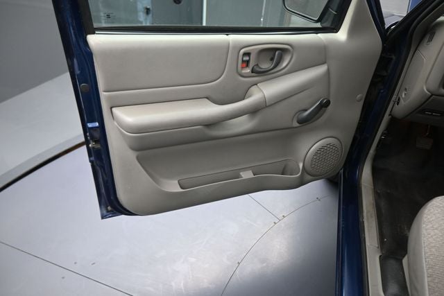 2002 Chevrolet S-10 Base