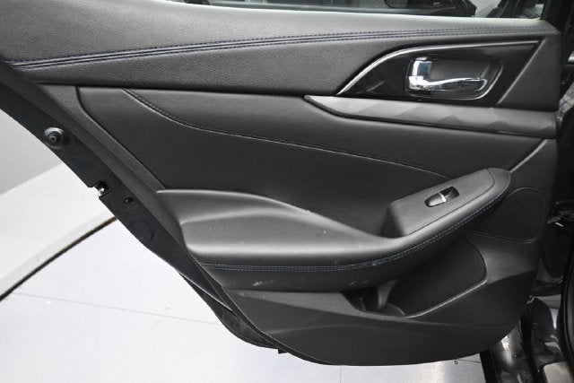 2017 Nissan Maxima SR