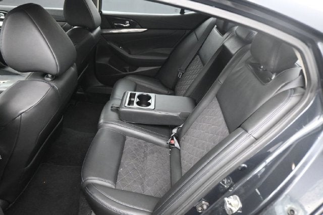 2017 Nissan Maxima SR