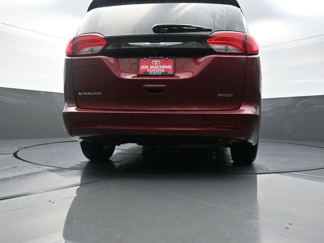 2022 Chrysler Voyager LX