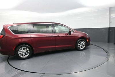 2022 Chrysler Voyager LX