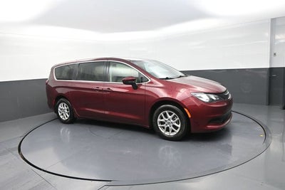 2022 Chrysler Voyager LX