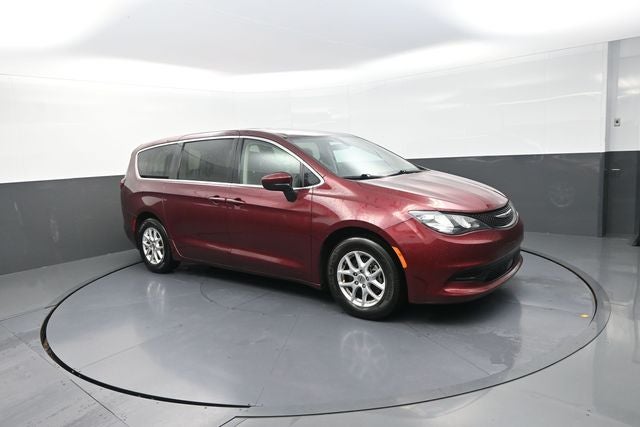 2022 Chrysler Voyager LX
