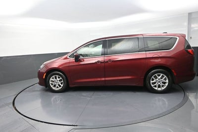 2022 Chrysler Voyager LX