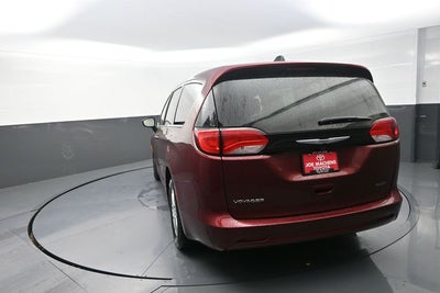 2022 Chrysler Voyager LX