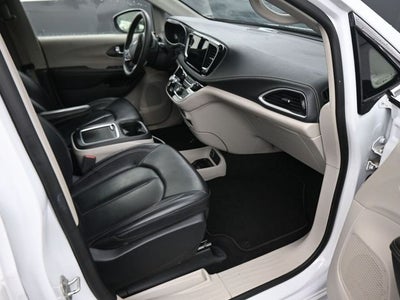 2023 Chrysler Pacifica Hybrid Touring L