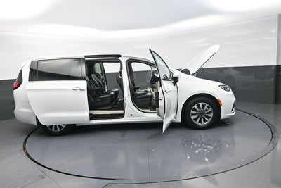 2023 Chrysler Pacifica Hybrid Touring L